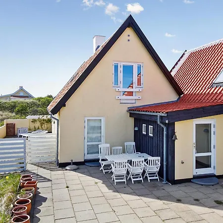 Holiday home Holiday Redningsvej Gl. 020437 *