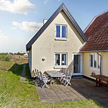 Holiday home Holiday Redningsvej Gl. 020437 *